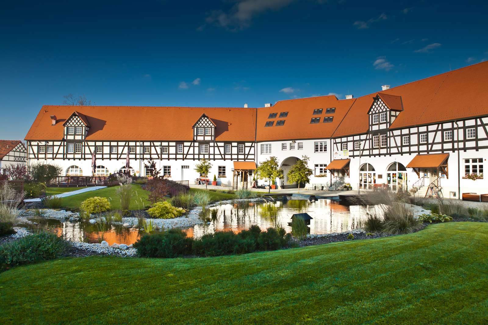 Statek Bernard v Královském Poříčí