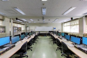 情報処理棟コンピューター室