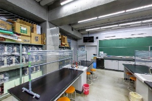 生物実験室 （3号館） 