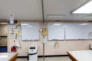 生徒食堂・教室