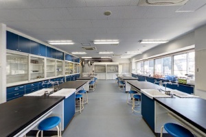 西館1階　化学実験室