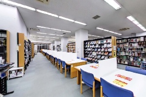 図書館・情報メディアセンター(18号館1階)