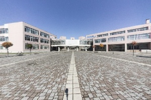 校舎の全景