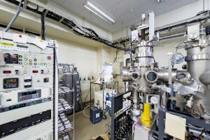 電気電子工学科　電子材料実験室